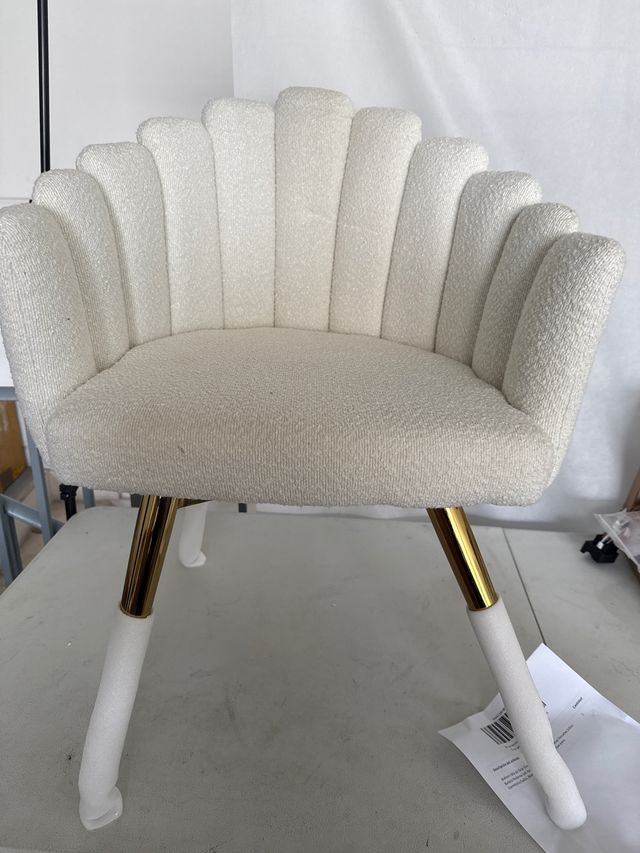 Elegante poltrona in lana sintetica in oro bianco