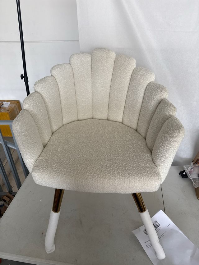 Elegante poltrona in lana sintetica in oro bianco