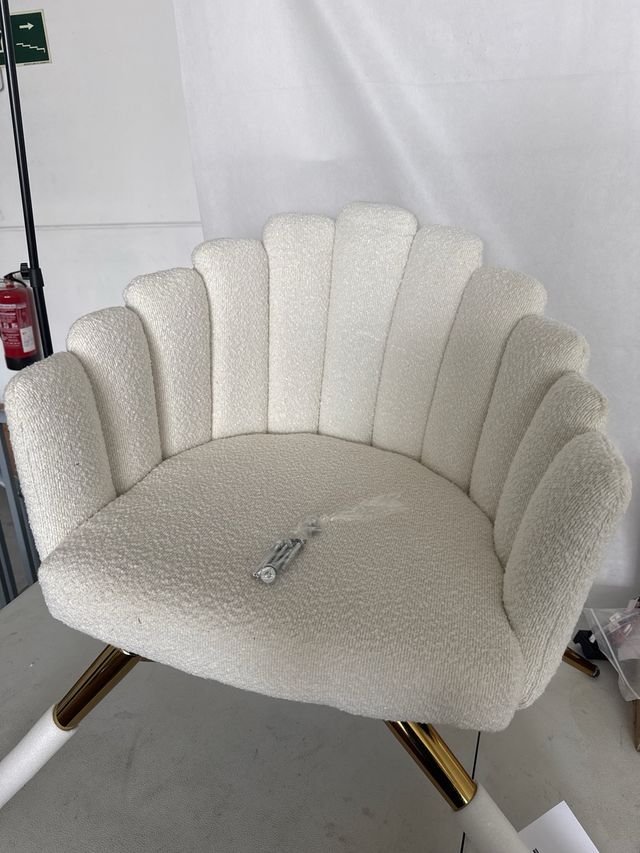 Elegante poltrona in lana sintetica in oro bianco