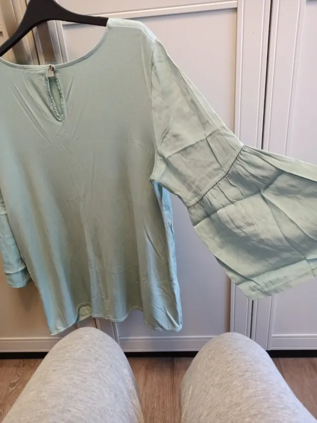 Blusón satinado delantero