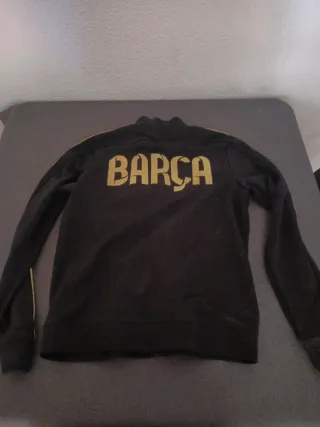 Chaqueta deportiva Nike negra y amarilla