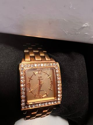 Reloj Marea Dorado con Cristales
