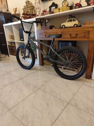 Bicicleta BMX como nueva muy poco uso 