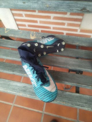 Zapatos de fútbol Nike niño