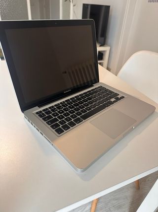 MacBook Pro 2011 Plata “macOS SEQUOIA”