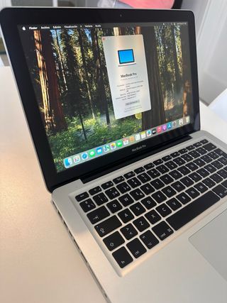 MacBook Pro 2011 Plata “macOS SEQUOIA”