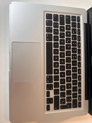 MacBook Pro 2011 Plata “macOS SEQUOIA”