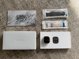 Apple Watch Ultra 2 en su caja + 2 correas