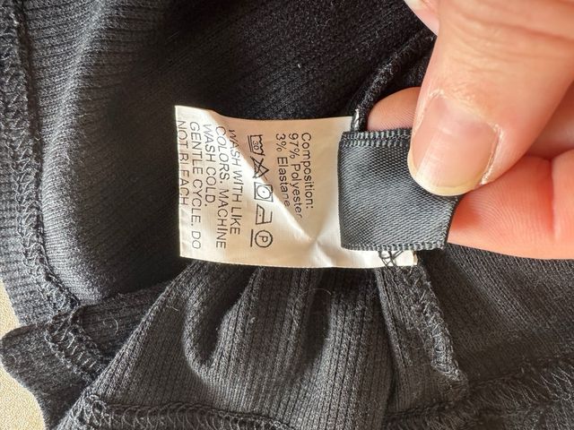 Camiseta negra con volantes talla M