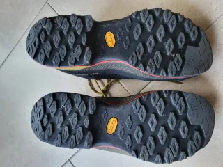 Zapatillas La Sportiva Azul y Dorado
