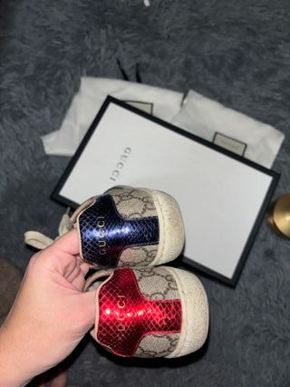 Zapatillas Gucci Beige y Rojo
