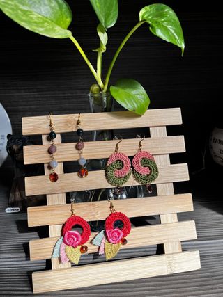 Bisutería artesanal pendientes hechos a mano