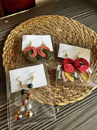 Bisutería artesanal pendientes hechos a mano