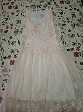 Vestido blanco con encaje mas rosa de complemento