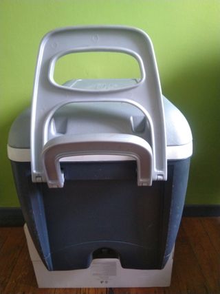 Nevera portàtil Esky rigida amb rodes 45L