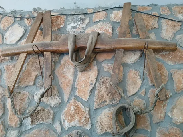 Yugo de madera antiguo