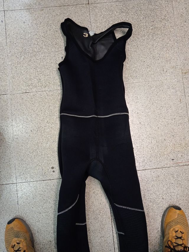 Traje de neopreno Mares con capucha