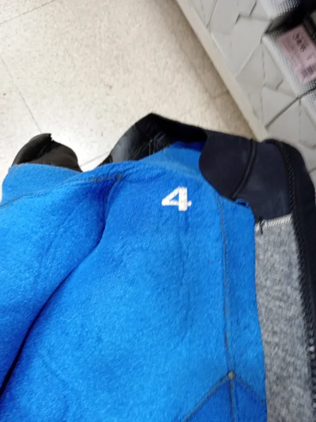 Traje de neopreno Mares con capucha