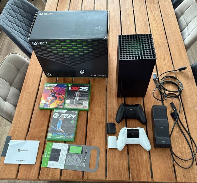 Xbox Series X 1TB SSD + 3 Juegos y base de carga