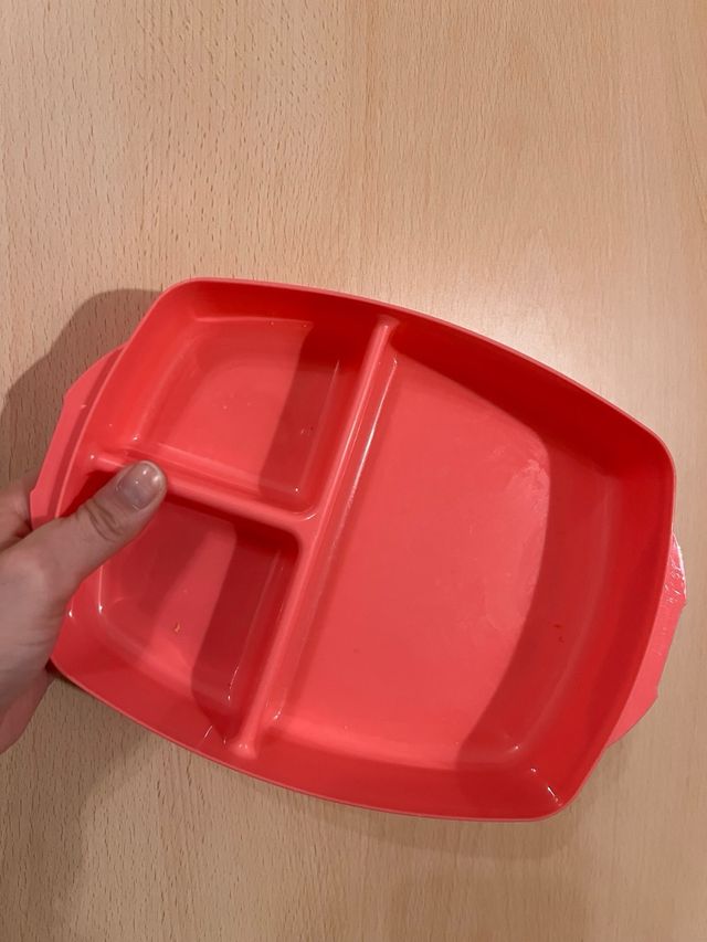 Porta pranzo rosa con posate