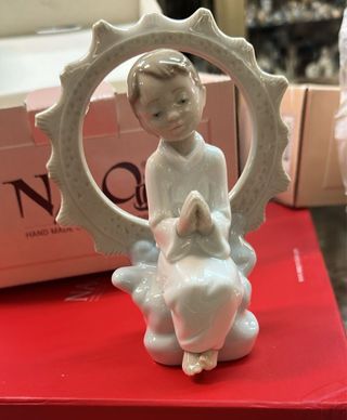 Figura NAO Lladro Ángel con corona rezando