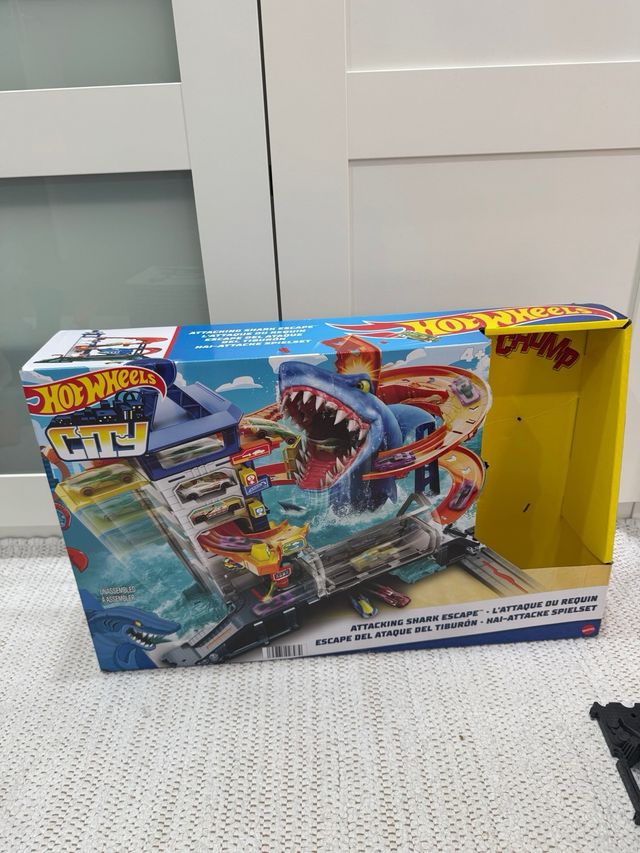 Hot Wheels City Tiburón Mordisco Garaje