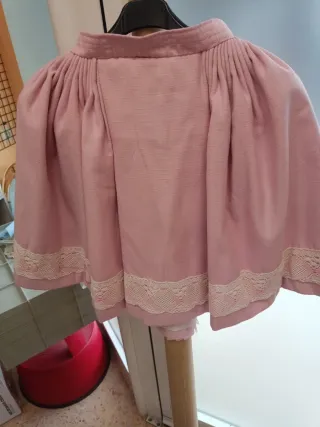 Falda fallera rosa con encaje