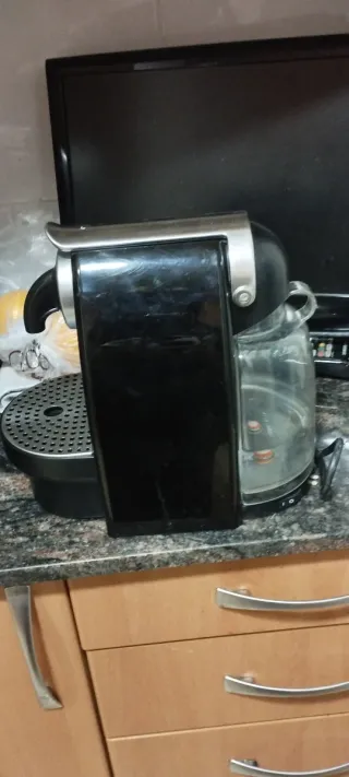 Cafetera  , no sale ☕,,,,, no sé,. reparar,piezas