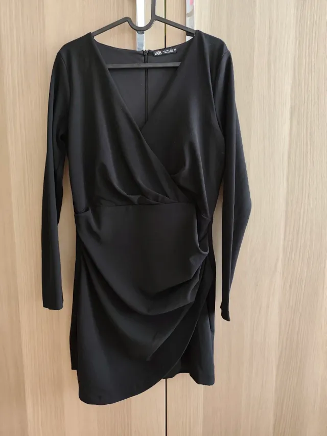 Vestido negro Zara manga larga