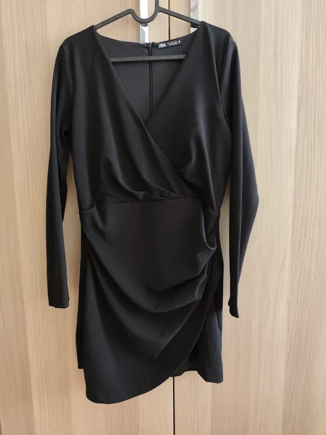 Vestido negro Zara manga larga