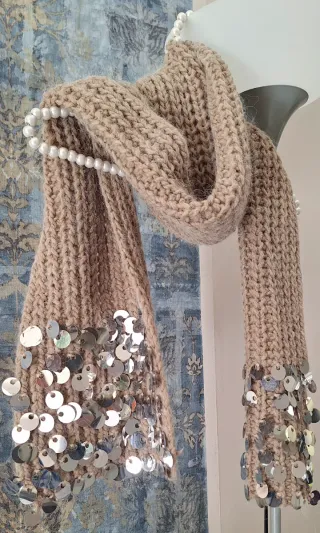 Sciarpa lana beige con paillettes argentate