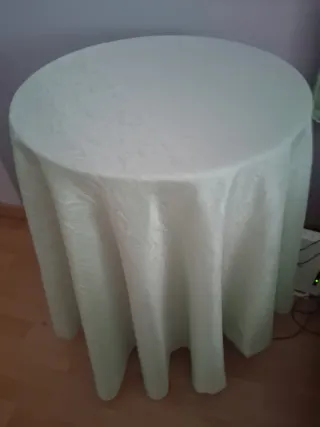 Juego colcha cama y 2 faldas mesillas