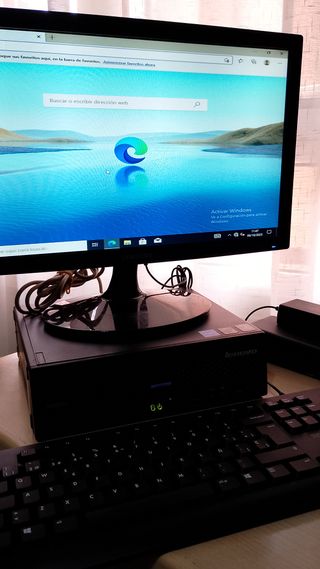 Lenovo Mini PC , teclado,ratón y monitor 
