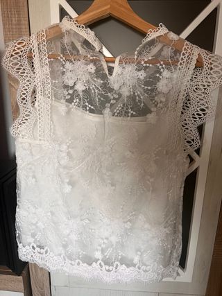 Camisa blanca de encaje