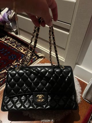 Bolso negro acolchado cadena