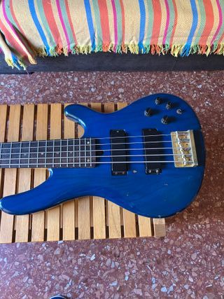 Bajo Yamaha TRB II 5 cuerdas 