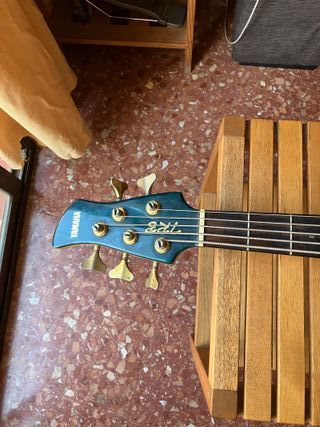 Bajo Yamaha TRB II 5 cuerdas 