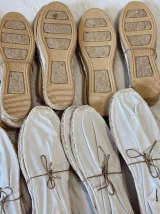 18 pares de alpargatas blancas nuevas