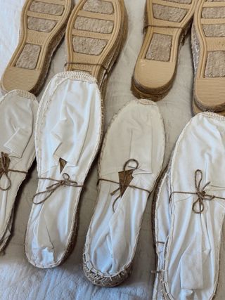 18 pares de alpargatas blancas nuevas