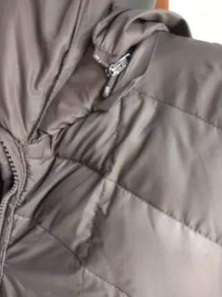 Piumino invernale con cappuccio rimovibile