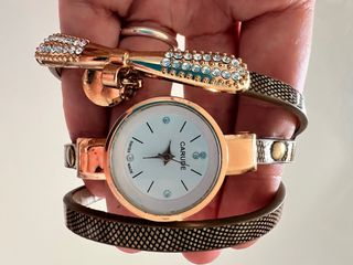 Reloj pulsera dorado y camel Carude
