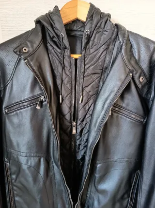 Cazadora polipiel hombre negra