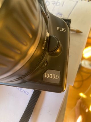 Fotocamera digitale Canon. 1000 D