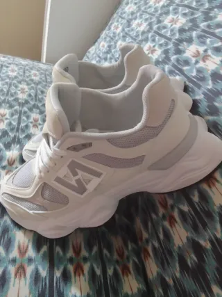Zapatillas Deportivas Blancas y Grises Talla 41