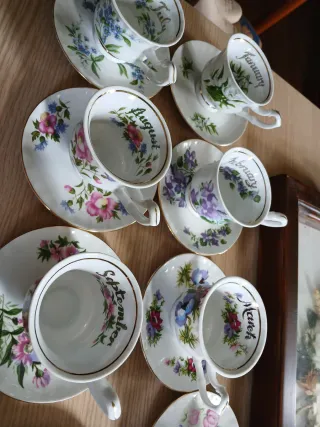 Set 12 Tazze Caffè Mesi Inglesi Porcellana