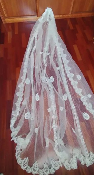 Vestido de Novia, velo y cancán.