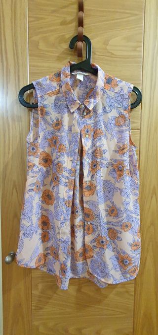 Blusas floral y lisa sin mangas y pantalón rosa