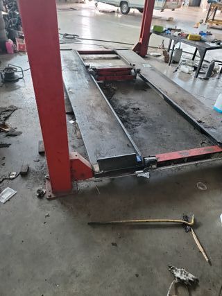 Traspaso Taller Mecánico 700m²
Por jubilacion