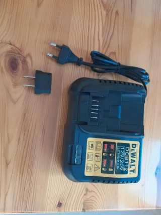 Cargador nuevo DeWALT DCB112 12V/20V