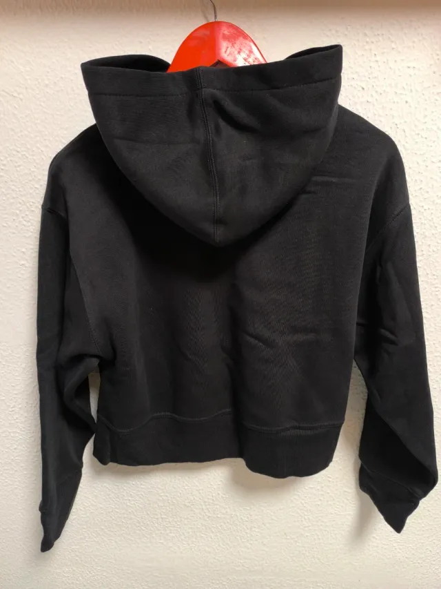 Sudadera Zara cropped capucha negra